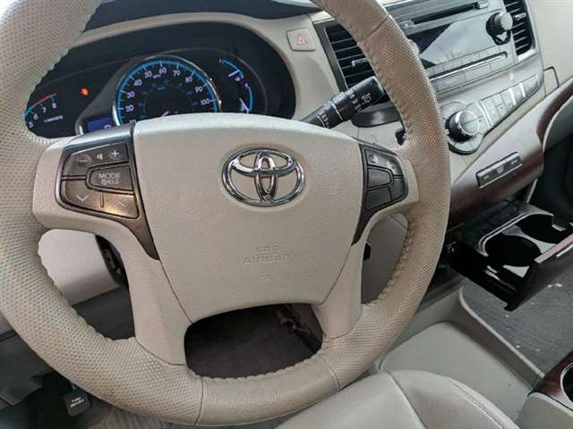 Toyota Sienna 2013 photo 15